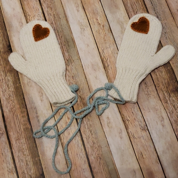 Urban Outfitters Accessories - Urban Outfitters knit mittens